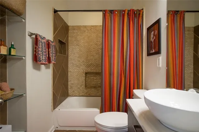 $325,000 | 5326 Outlook Street, Mission, KS 66202