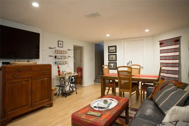 $325,000 | 5326 Outlook Street, Mission, KS 66202