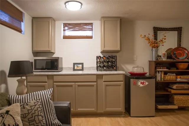 $325,000 | 5326 Outlook Street, Mission, KS 66202