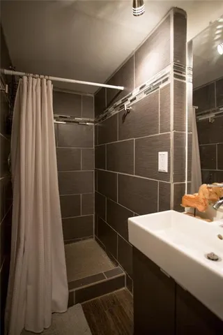 $325,000 | 5326 Outlook Street, Mission, KS 66202