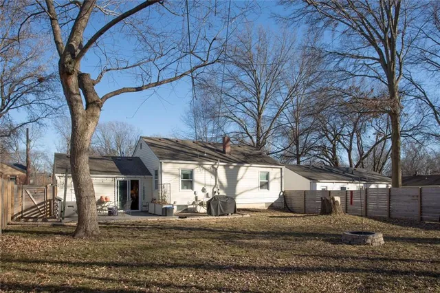 $325,000 | 5326 Outlook Street, Mission, KS 66202