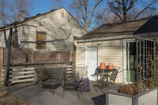 $325,000 | 5326 Outlook Street, Mission, KS 66202