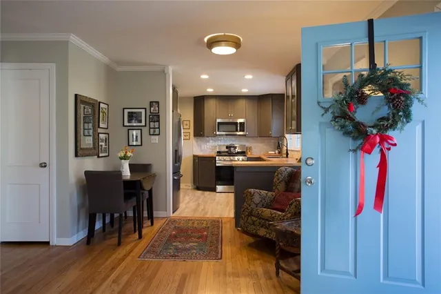 $325,000 | 5326 Outlook Street, Mission, KS 66202