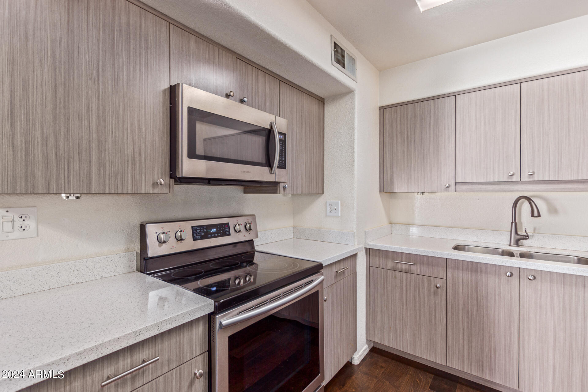 930 South Dobson Road, Unit 84 Mesa, AZ 85202 - Photo 11 of 30 10-Dobson