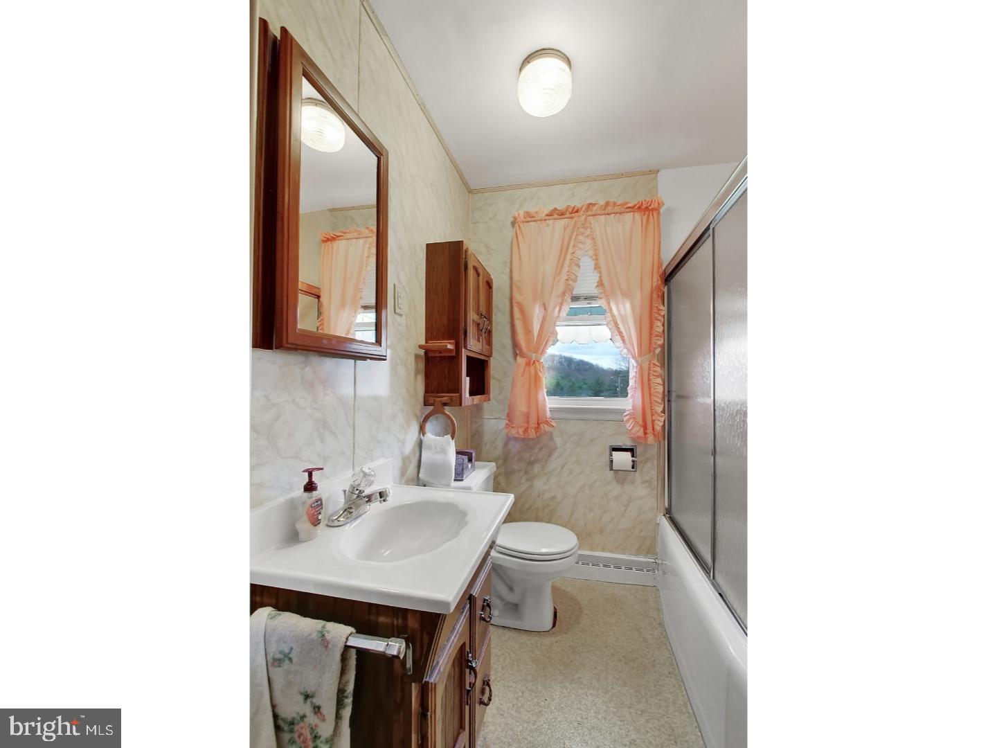 26 Lewis Road Reading, PA 19606 - Photo 4 of 24
