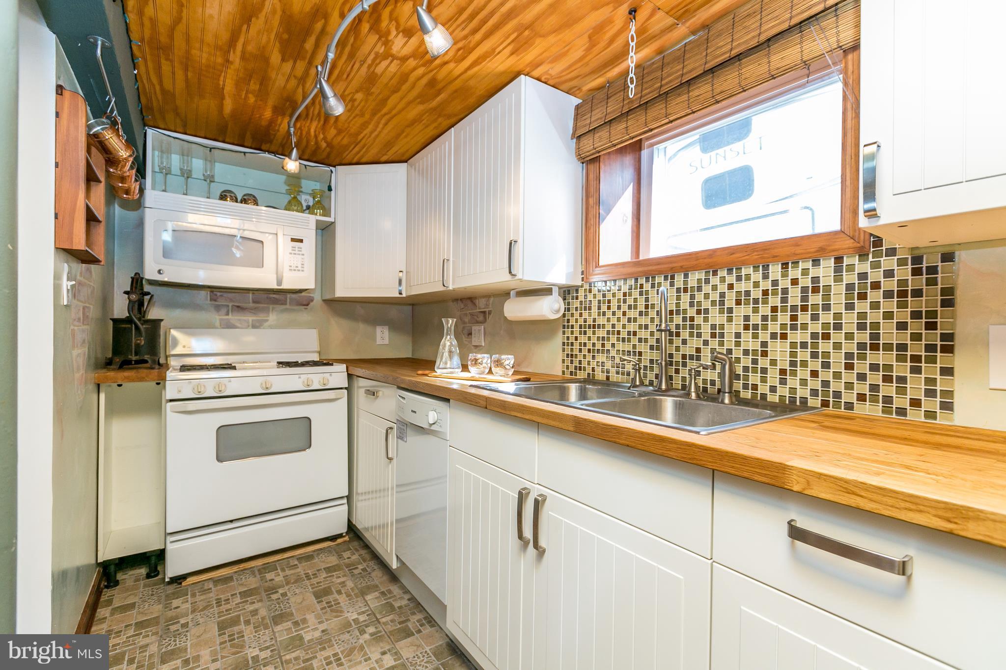 2908 Emerald Road Baltimore, MD 21234 - Photo 21 of 27 Basement Kitchen