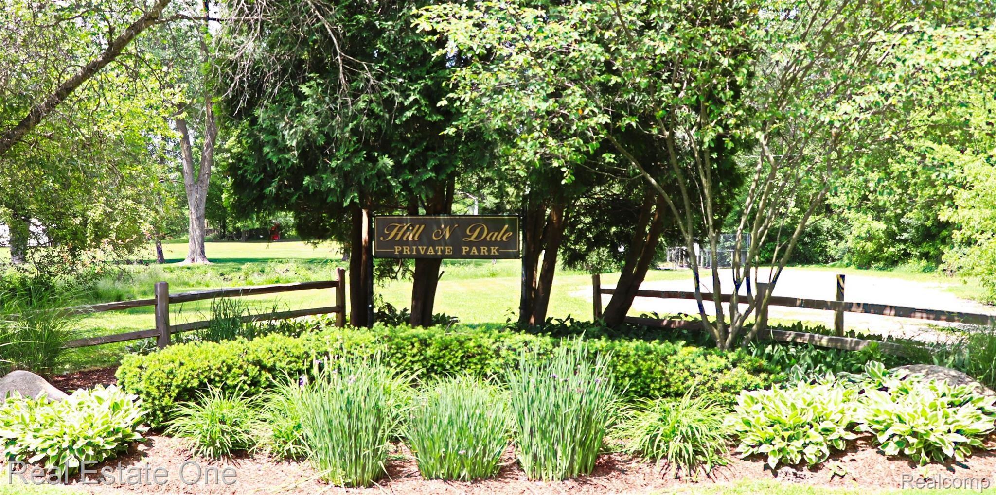1945 Dawn Ridge Road Walled Lake, MI 48390 - Photo 40 of 46 IMG_2149.jpg