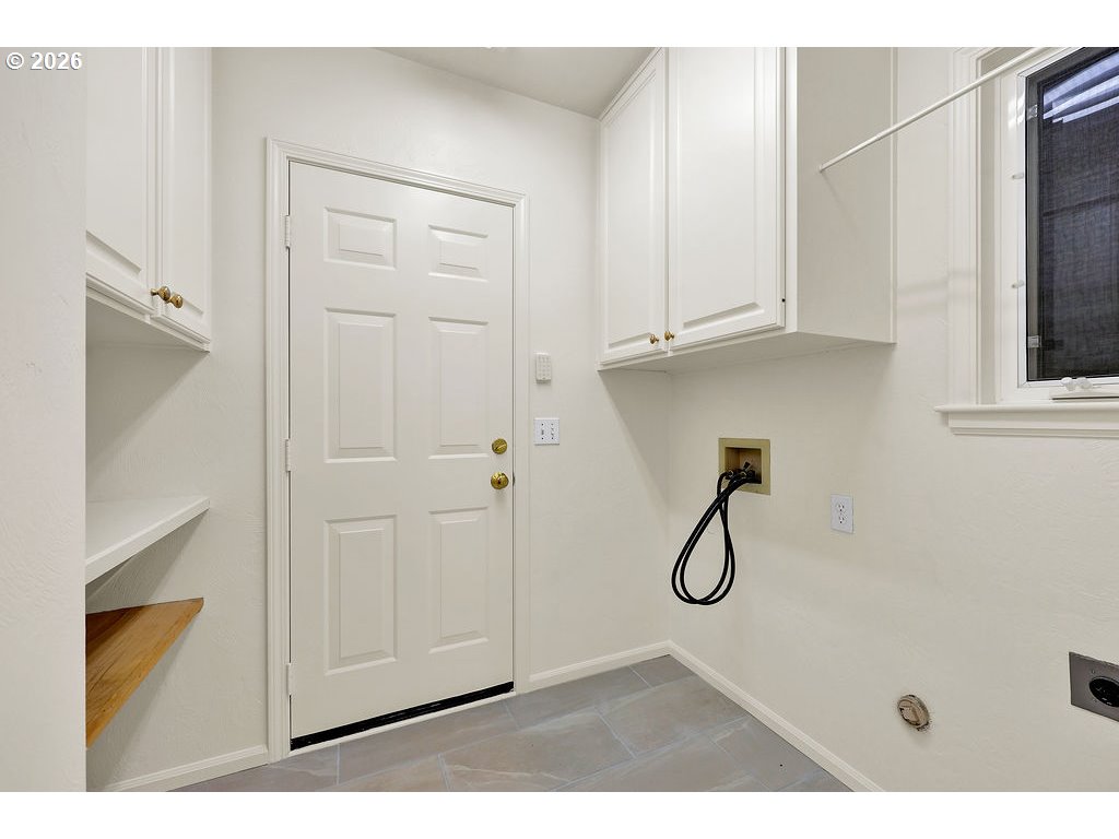 1774 River Pointe Loop Eugene, OR 97408 - Photo 37 of 45 Laundry