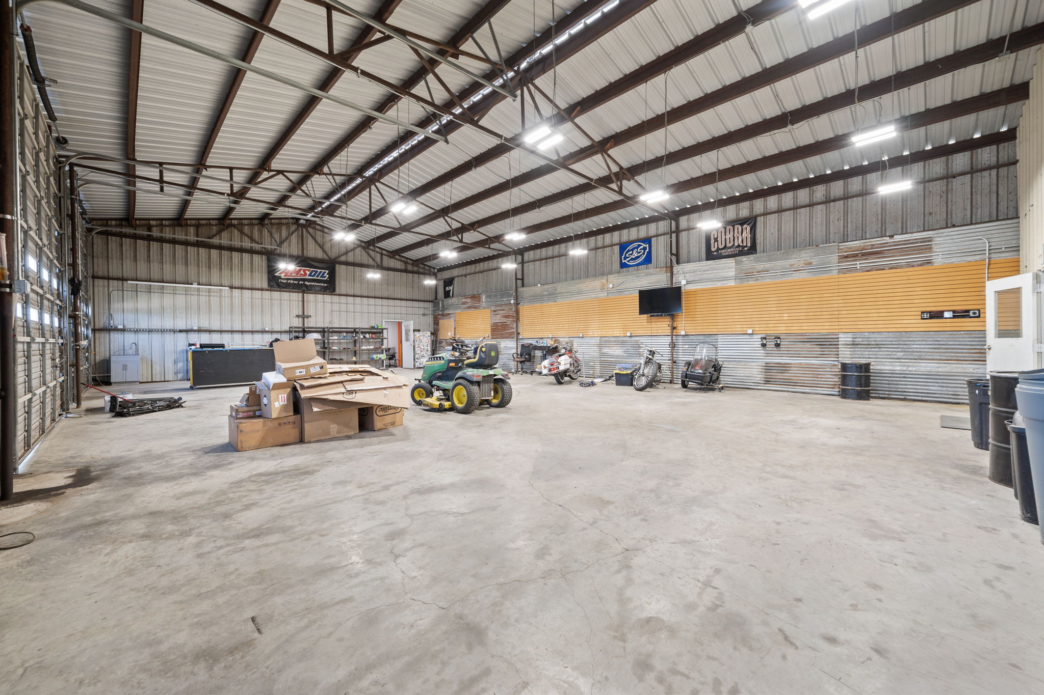 1516 Old Luling Road Lockhart, TX 78644 - Photo 33 of 39 Shop with access to the Office or Retail space plus a sink