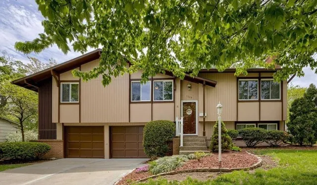 $310,000 | 1709 Northeast 67th Place, Gladstone, MO 64118