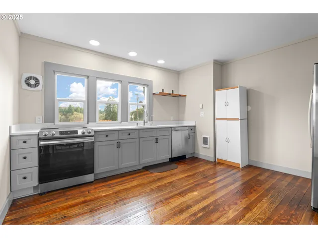 $449,000 | 22621 Noti Loop Road, Noti, OR 97461