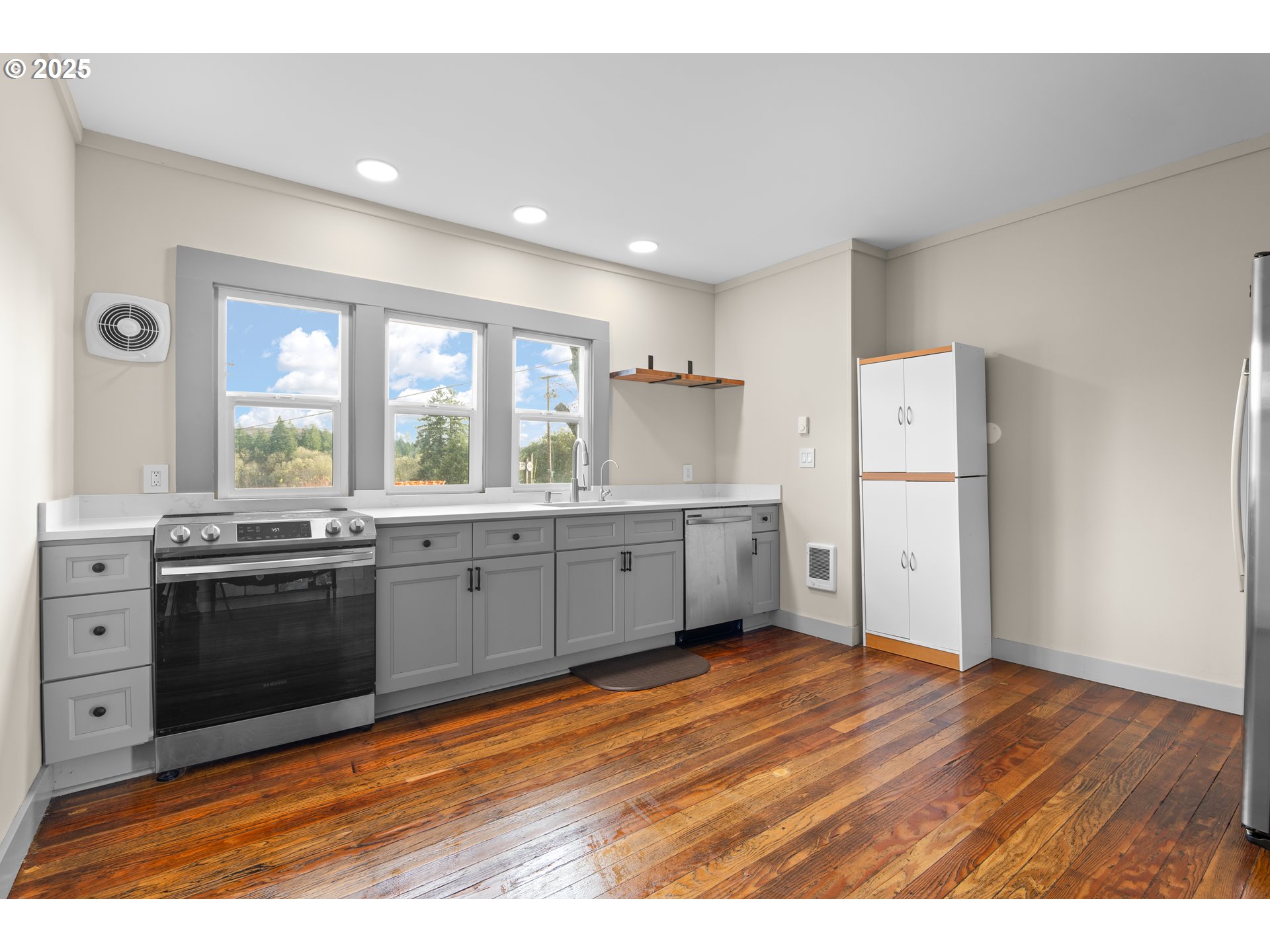 22621 Noti Loop Road Noti, OR 97461 - Photo 24 of 47