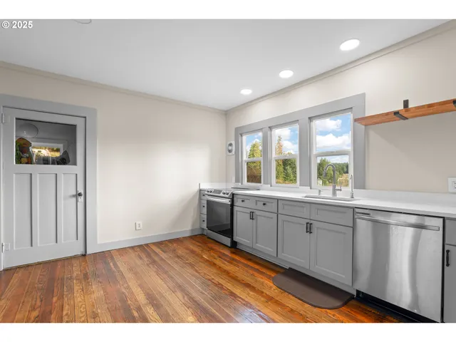 $449,000 | 22621 Noti Loop Road, Noti, OR 97461