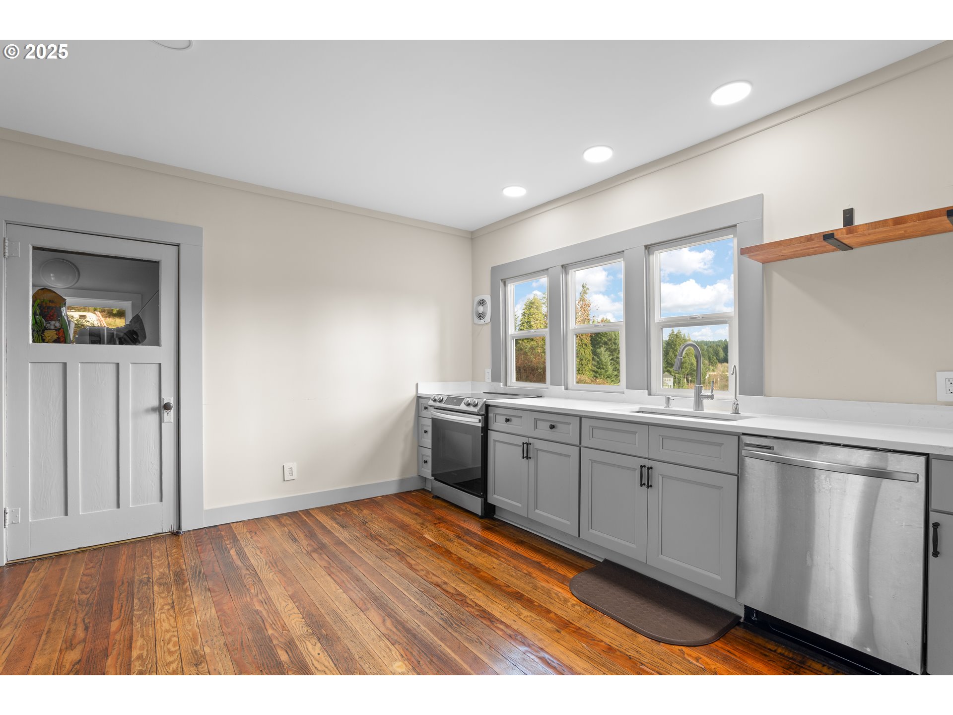 22621 Noti Loop Road Noti, OR 97461 - Photo 25 of 47