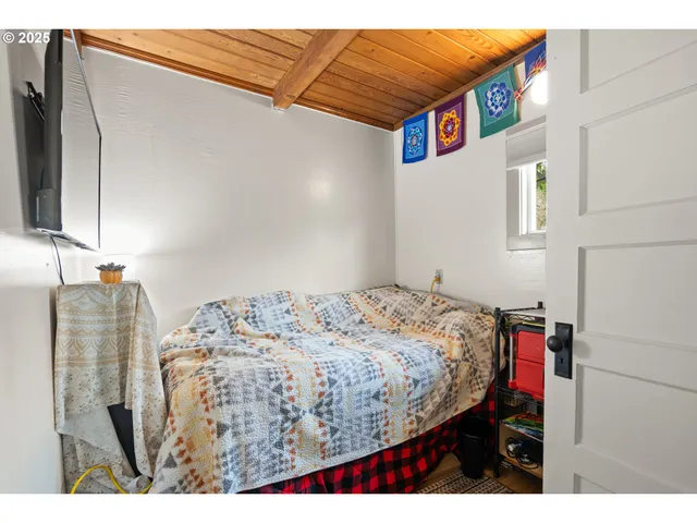 $449,000 | 22621 Noti Loop Road, Noti, OR 97461