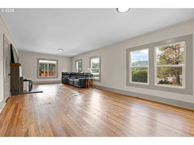 $449,000 | 22621 Noti Loop Road, Noti, OR 97461