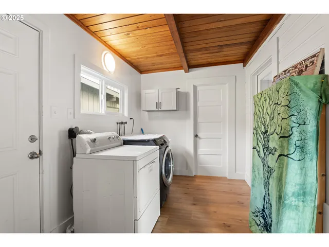 $449,000 | 22621 Noti Loop Road, Noti, OR 97461