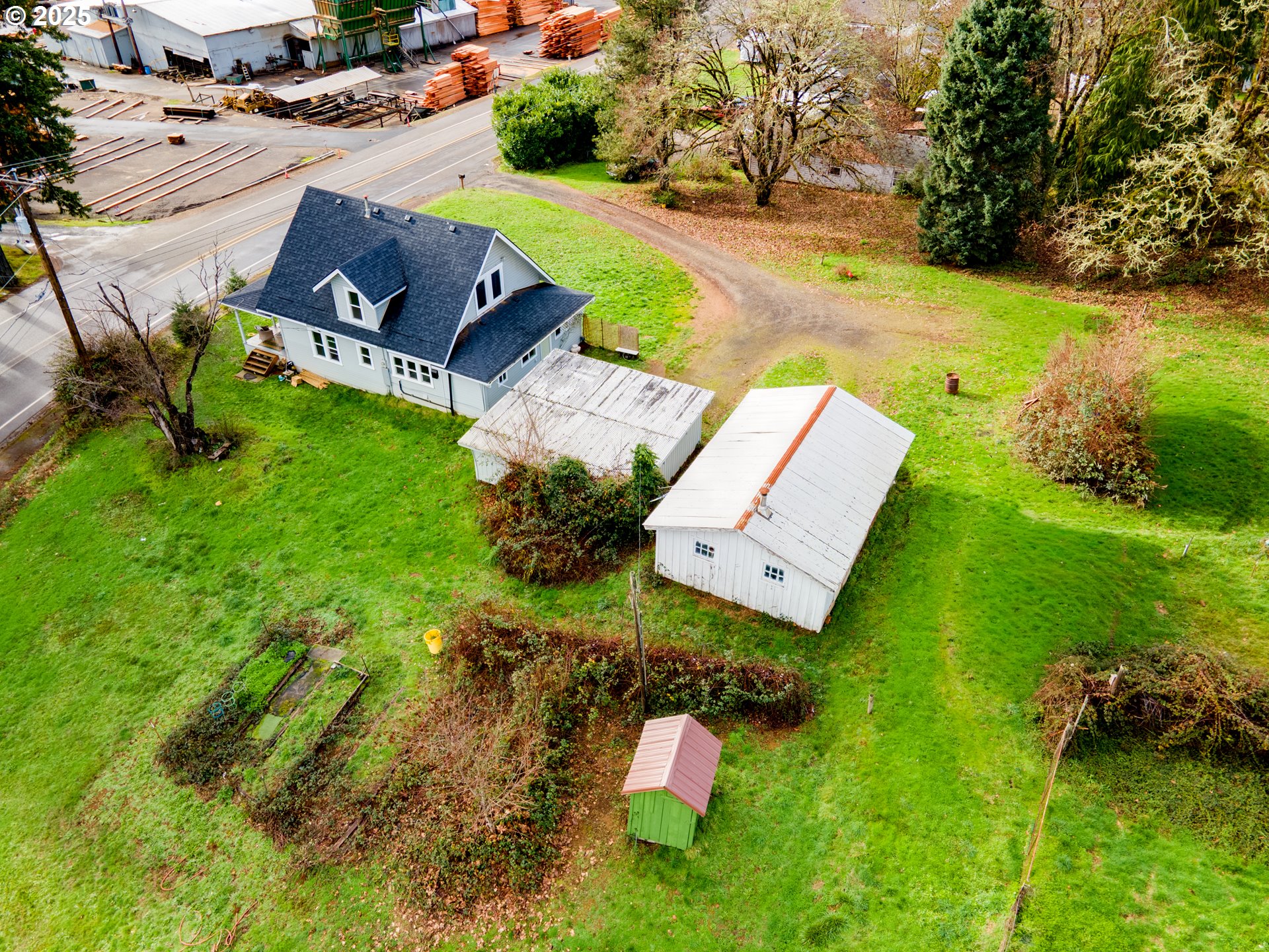 22621 Noti Loop Road Noti, OR 97461 - Photo 4 of 47