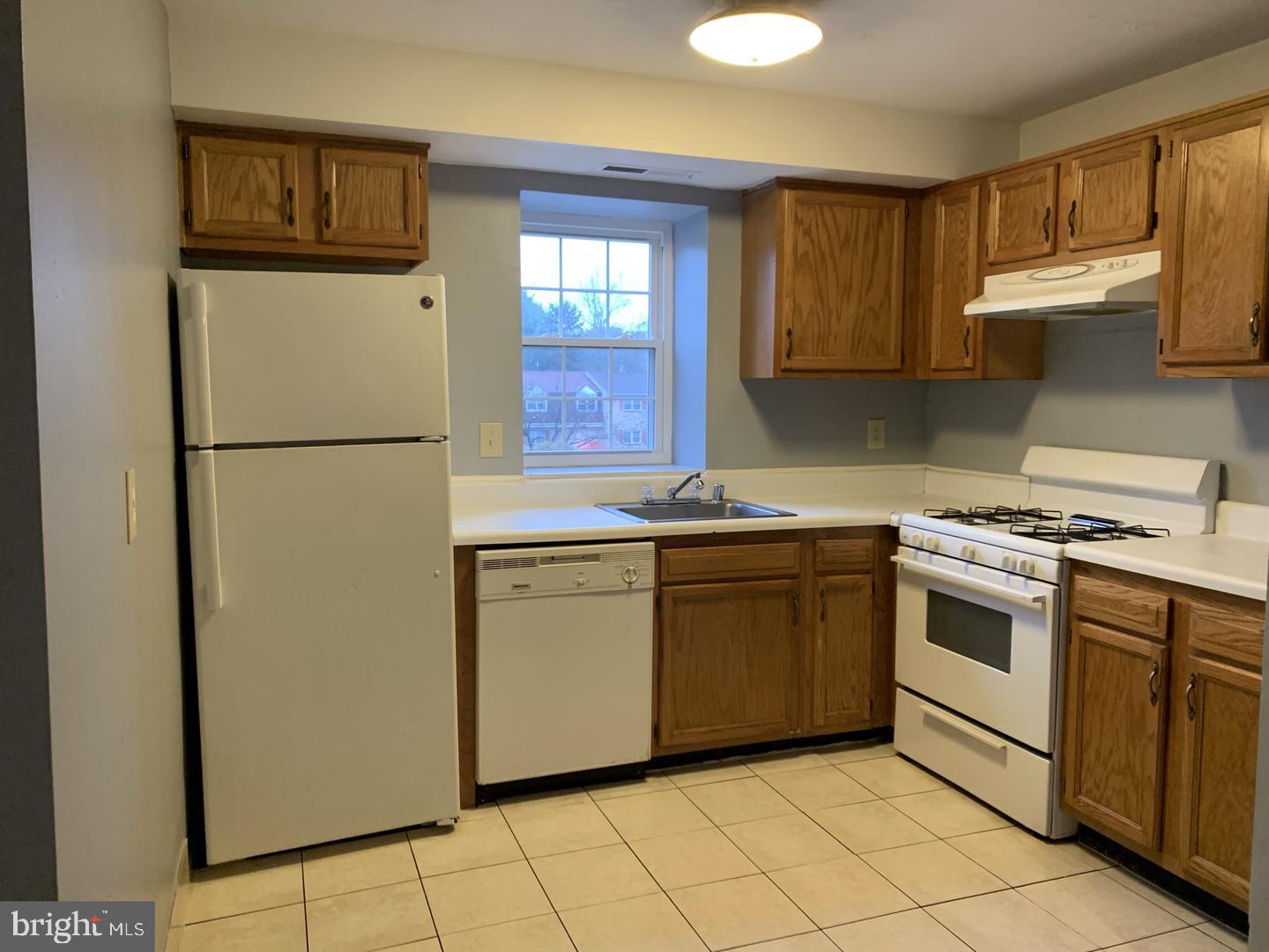 11908 Tarragon Road, Unit I Reisterstown, MD 21136 - Photo 5 of 9 Cozy kitchen with modern amenities.