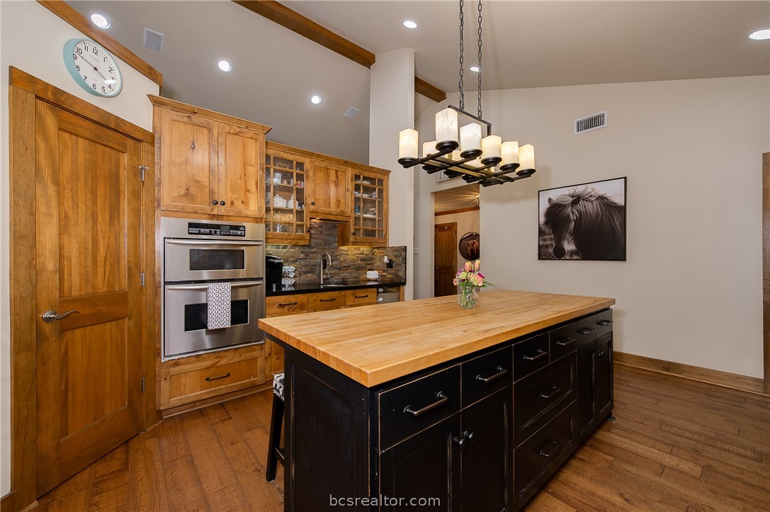 2302 Quail Run College Station, TX 77845 - Photo 12 of 49 Kitchen