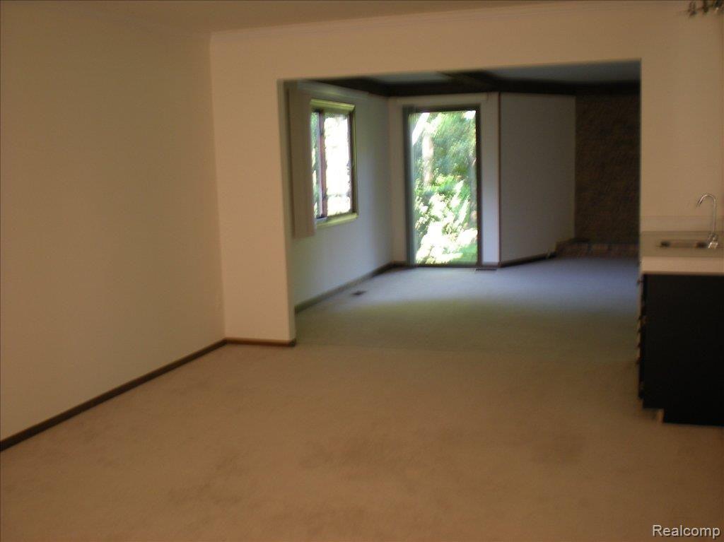 941 Medinah Drive Rochester, MI 48309 - Photo 5 of 15 941 Medinah LRM a
