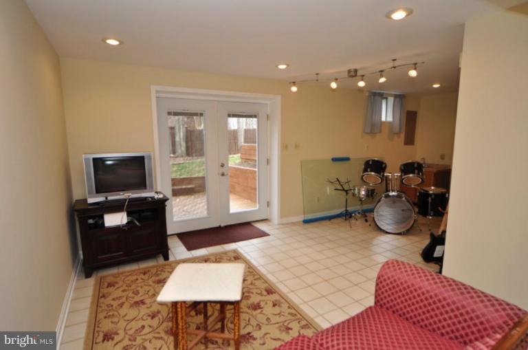 11112 Timberhead Lane Reston, VA 20191 - Photo 17 of 25 Recreation Room