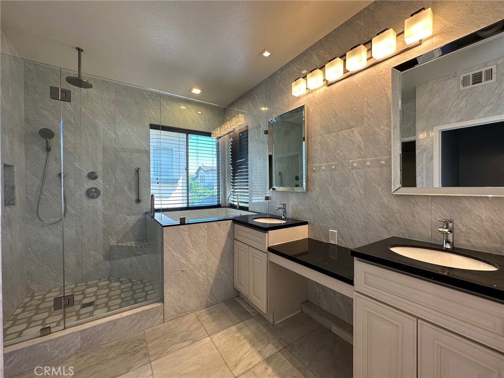33 Sagebrush Irvine, CA 92618 - Photo 11 of 22 a bathroom with double sink and a mirror