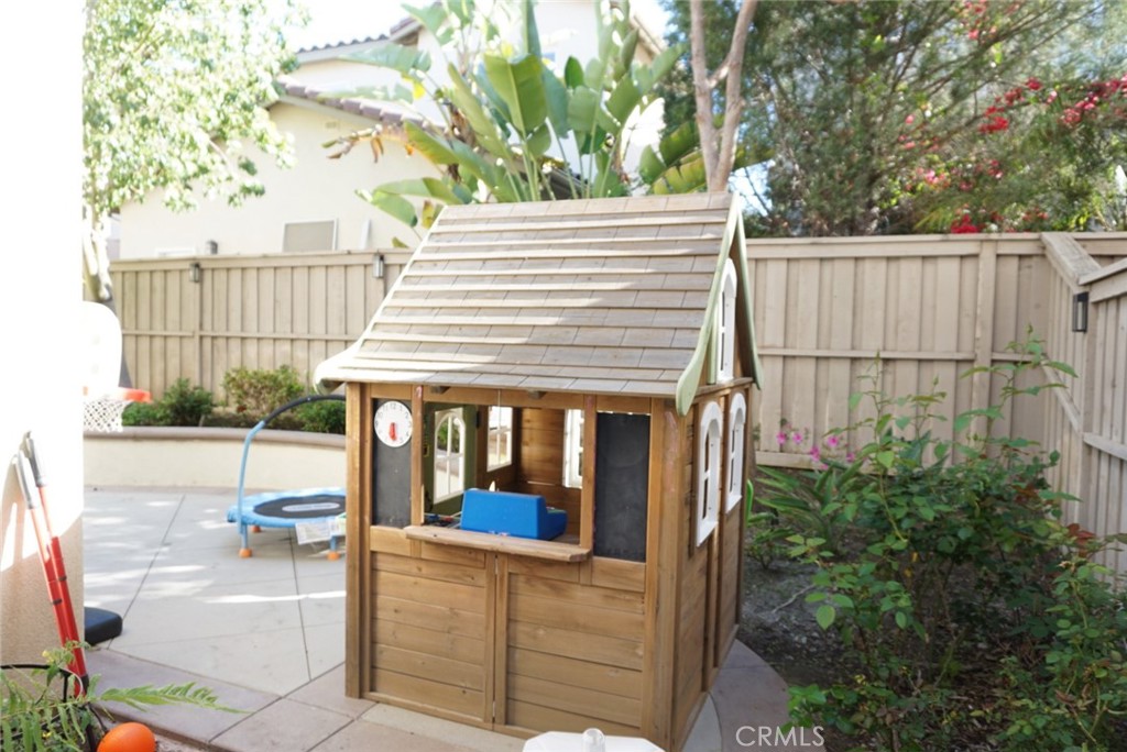 33 Sagebrush Irvine, CA 92618 - Photo 21 of 22 a view of a house with backyard and sitting area