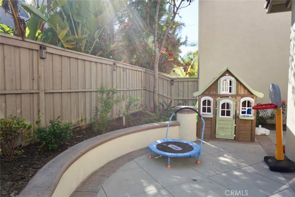 33 Sagebrush Irvine, CA 92618 - Photo 22 of 22 a view of a chairs and table in backyard