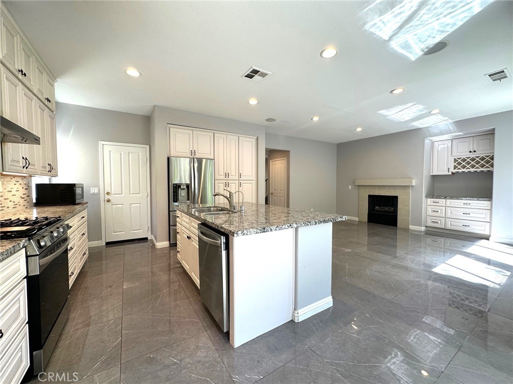 33 Sagebrush Irvine, CA 92618 - Photo 7 of 22 a kitchen with a stove a refrigerator and a sink