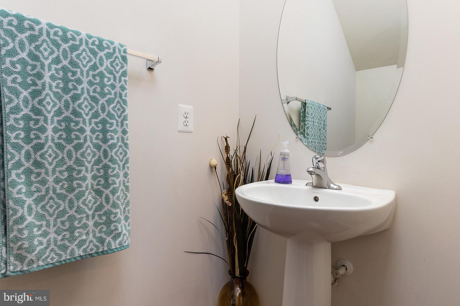 9441 Stonewall Road Manassas, VA 20110 - Photo 12 of 22 Powder Room On Main Level