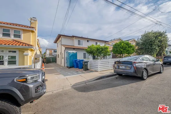 $4,312 | 2107 Pullman Lane, Unit E, Redondo Beach, CA 90278