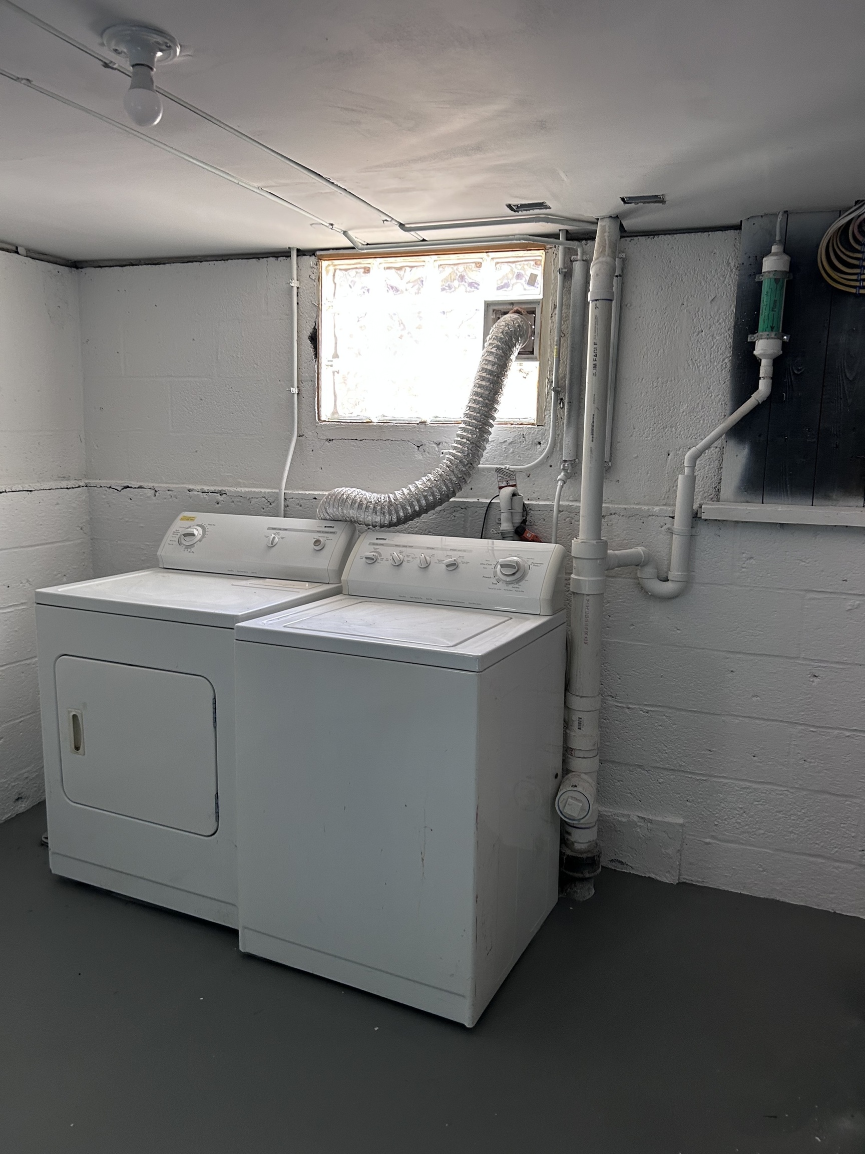 36 Forest Hills Road West Haven, CT 06516 - Photo 20 of 22 a utility room with dryer and washer