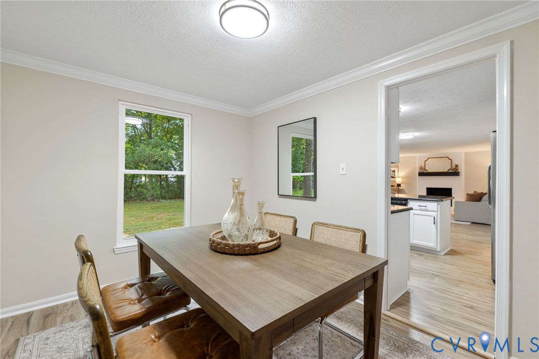 9808 Brenspark Road Chesterfield, VA 23832 - Photo 8 of 28 a dining room with furniture and window