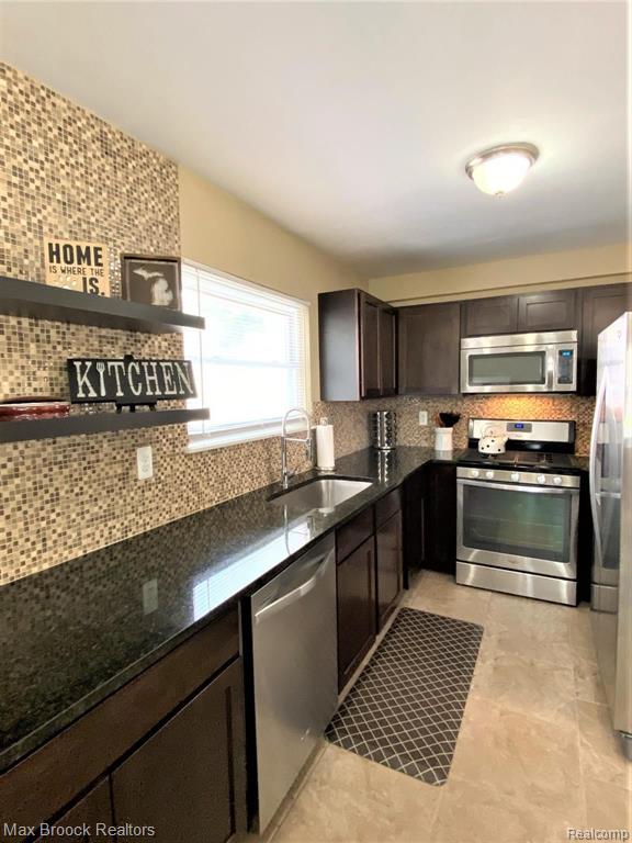 2056 Princeton Road Berkley, MI 48072 - Photo 7 of 27