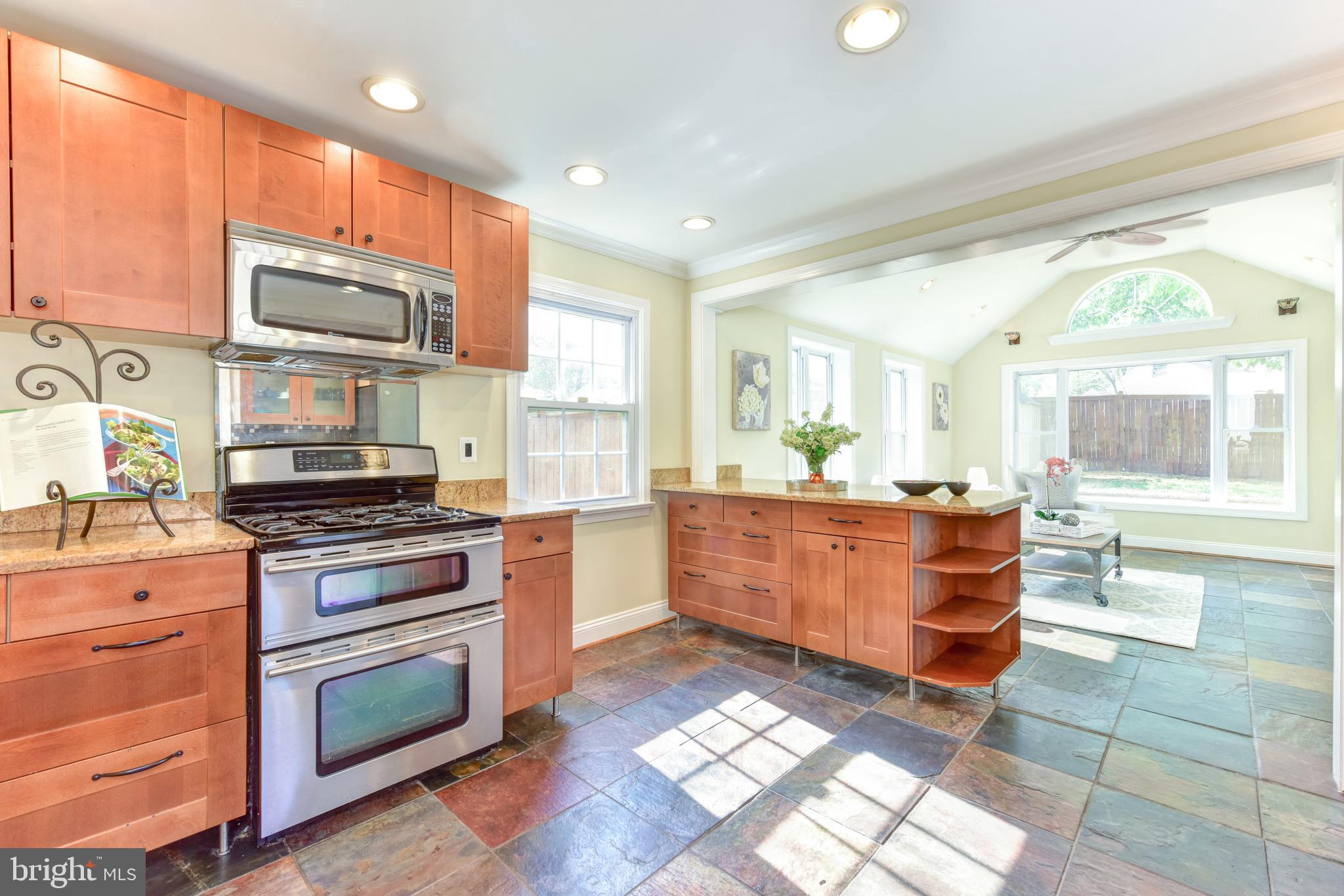 6710 Barrett Road Falls Church, VA 22042 - Photo 10 of 42 Gallery Image 10