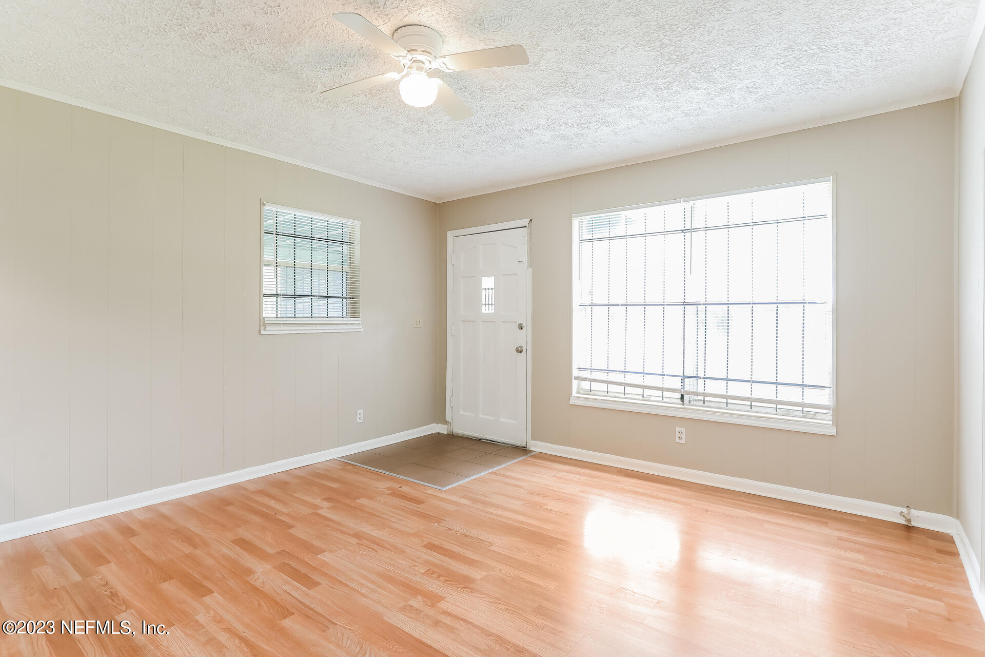9203 Fitzwalter Road Jacksonville, FL 32208 - Photo 6 of 20 025-photo-living-room-12790320