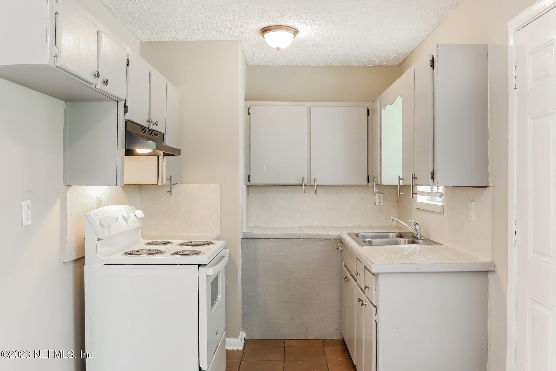 9203 Fitzwalter Road Jacksonville, FL 32208 - Photo 8 of 20 027-photo-kitchen-12790335