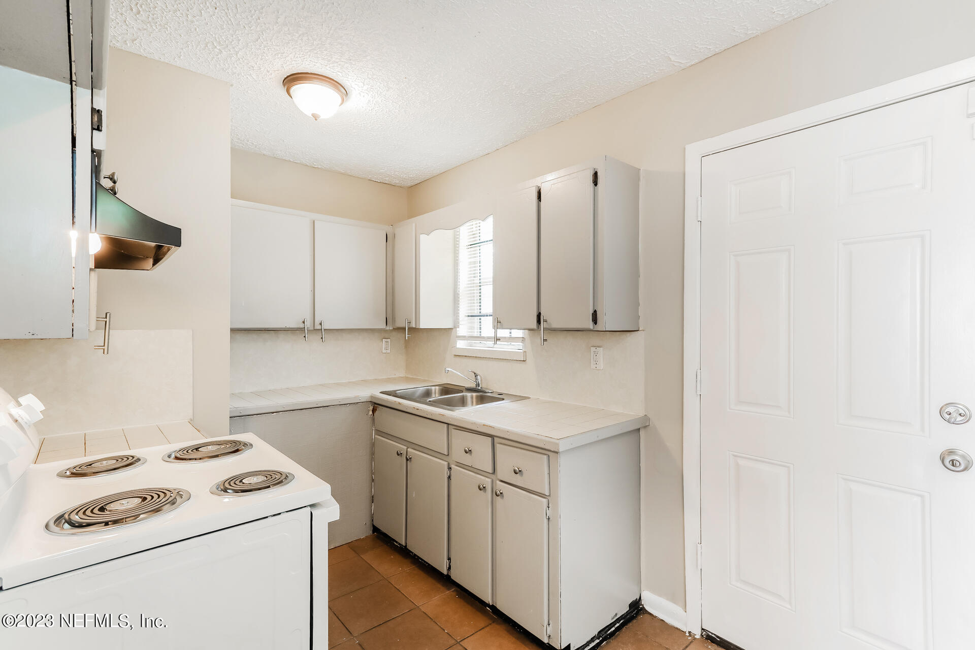 9203 Fitzwalter Road Jacksonville, FL 32208 - Photo 9 of 20 028-photo-kitchen-12790336