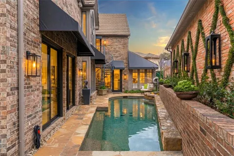 a house view with a outdoor space