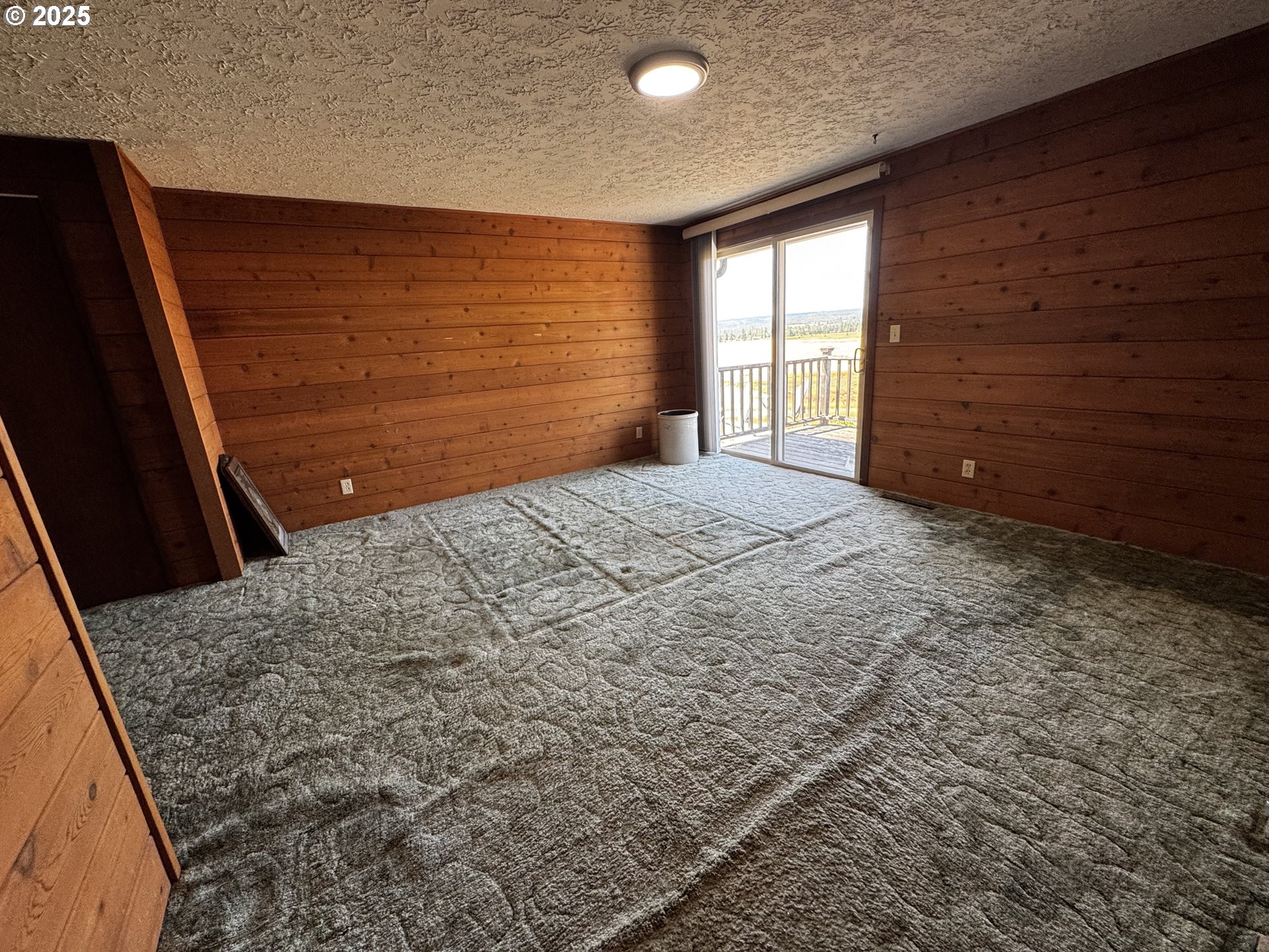 44 North Harris Road Goldendale, WA 98620 - Photo 15 of 36 a view of balcony and window