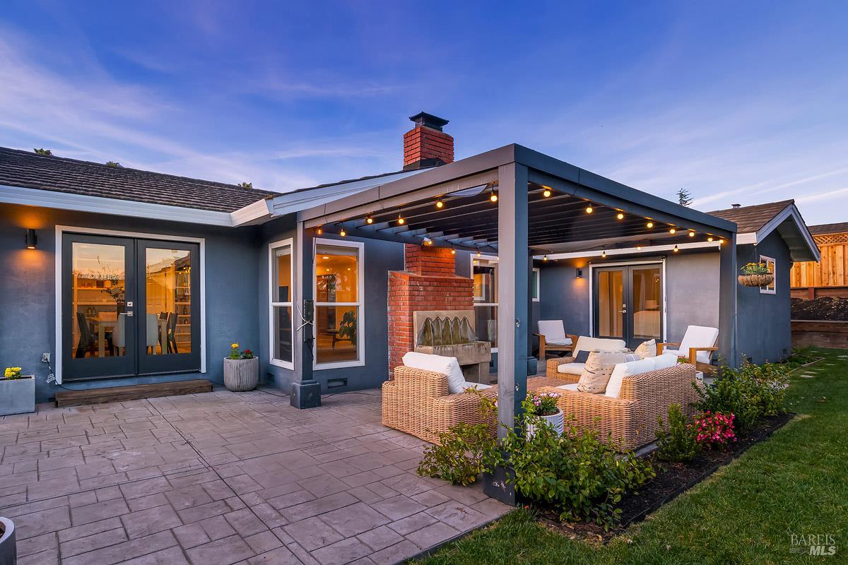 232 San Carlos Way Novato, CA 94945 - Photo 18 of 26