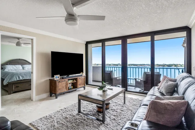 $518,500 | 5600 North Flagler Drive, Unit 1209, West Palm Beach, FL 33407