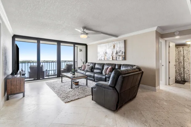 $518,500 | 5600 North Flagler Drive, Unit 1209, West Palm Beach, FL 33407