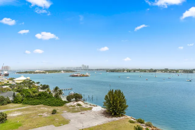 $518,500 | 5600 North Flagler Drive, Unit 1209, West Palm Beach, FL 33407