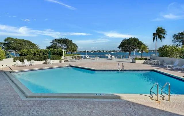 $518,500 | 5600 North Flagler Drive, Unit 1209, West Palm Beach, FL 33407