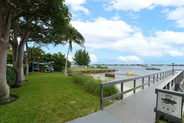 $518,500 | 5600 North Flagler Drive, Unit 1209, West Palm Beach, FL 33407