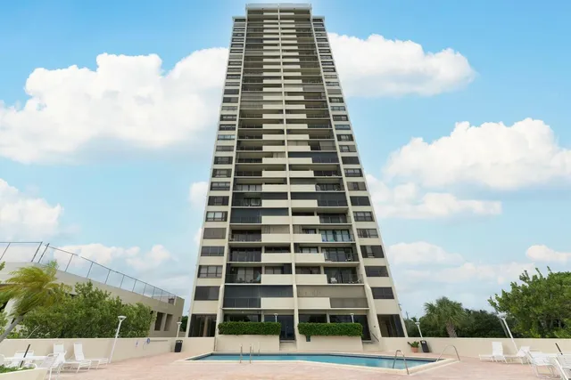 $518,500 | 5600 North Flagler Drive, Unit 1209, West Palm Beach, FL 33407