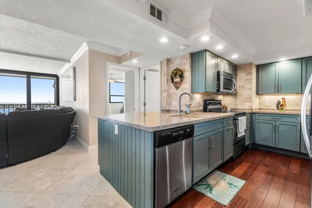 $518,500 | 5600 North Flagler Drive, Unit 1209, West Palm Beach, FL 33407