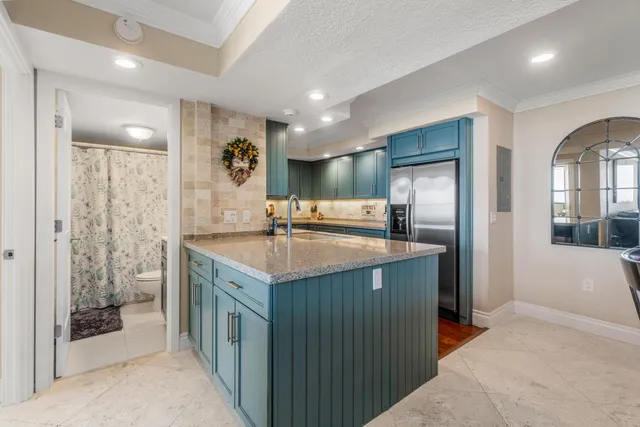 $518,500 | 5600 North Flagler Drive, Unit 1209, West Palm Beach, FL 33407